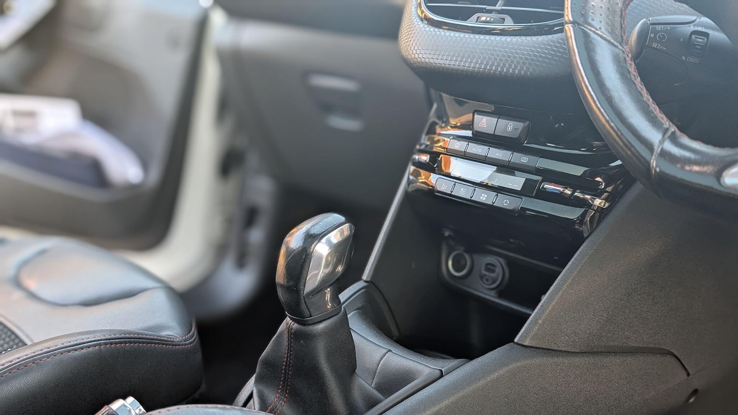 Used Peugeot 208 2016 for sale - 77092865: Photo 27