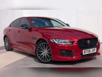 Used Jaguar XE 2019 for sale - 79293602: Photo