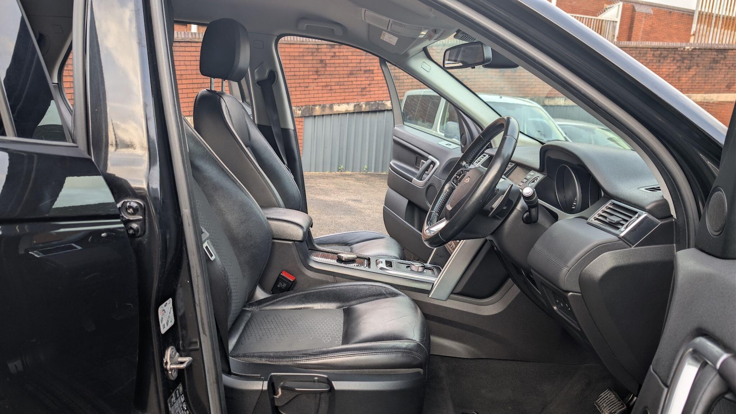 Used Land Rover Discovery Sport 2016 for sale - 77983057: Photo 15