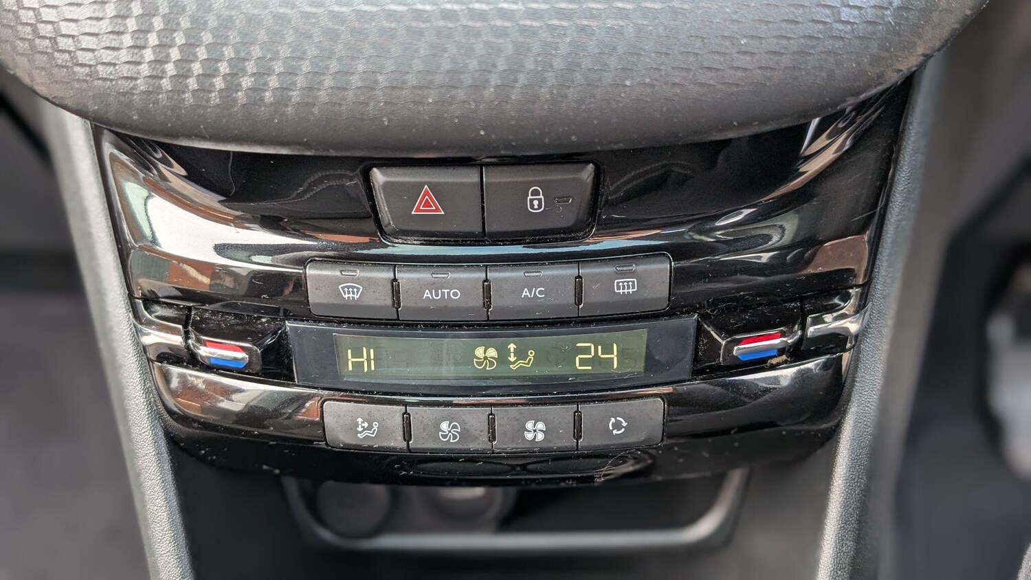 Used Peugeot 208 2019 for sale - 77360685: Photo 14