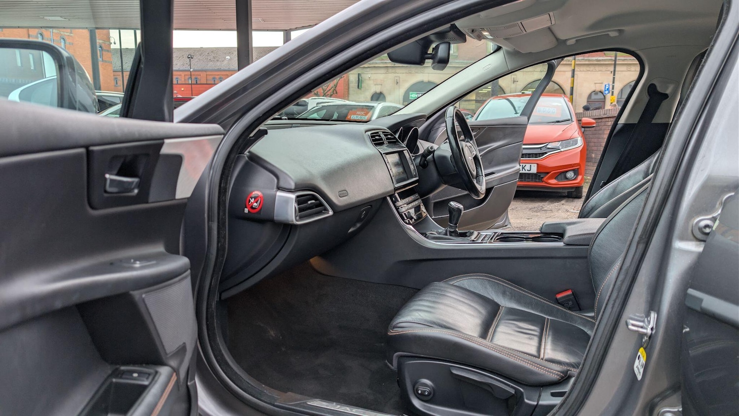 Used Jaguar XE 2016 for sale - 77333293: Photo 27