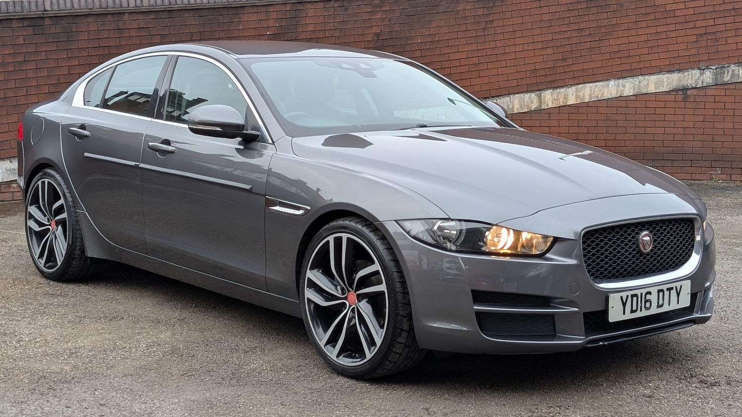 Used Jaguar XE 2016 for sale - 77333293: Photo 5