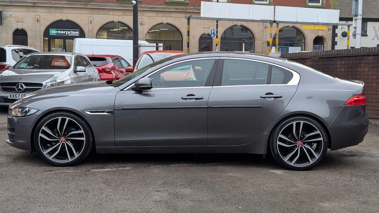 Used Jaguar XE 2016 for sale - 77333293: Photo 6