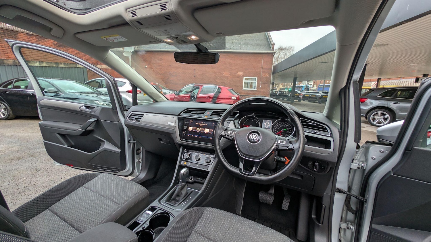 Used Volkswagen Touran 2018 for sale - 77022915: Photo 13