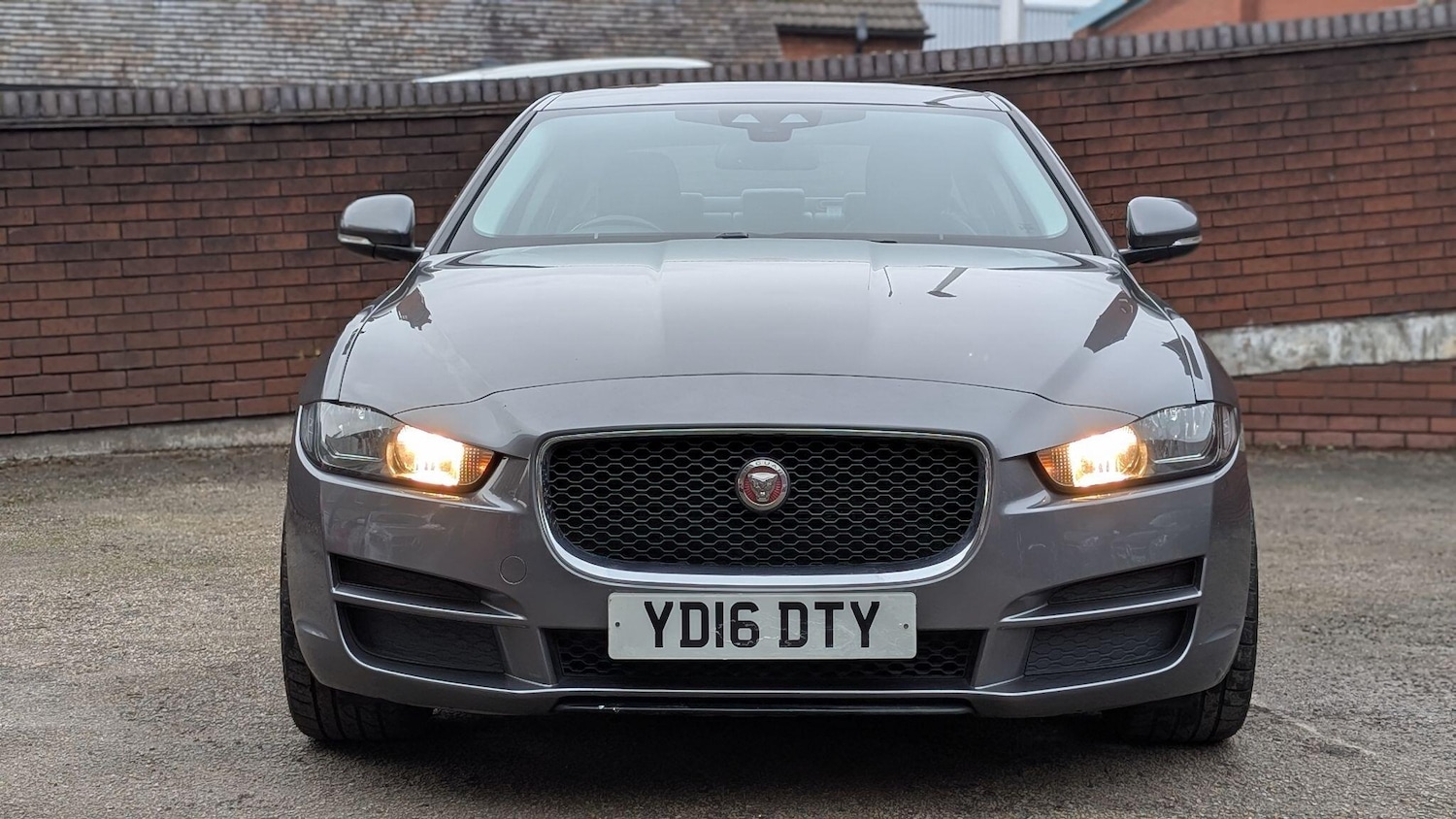 Used Jaguar XE 2016 for sale - 77638215: Photo 2