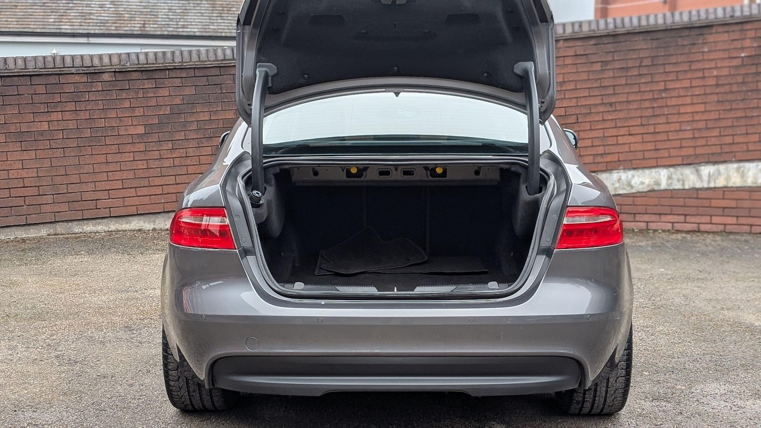 Used Jaguar XE 2016 for sale - 77638215: Photo 24