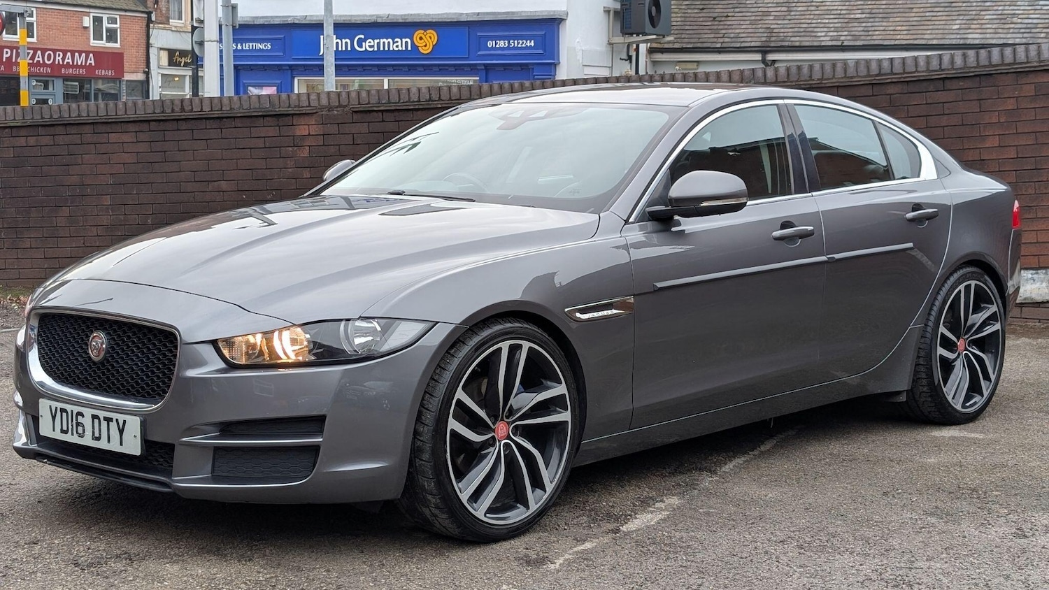 Used Jaguar XE 2016 for sale - 77638215: Photo 3