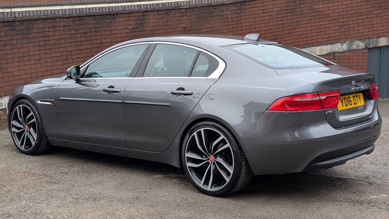 Used Jaguar XE 2016 for sale - 77638215: Photo 4