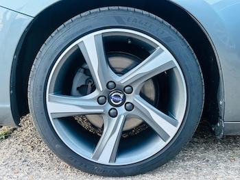 Used Volvo V60 2016 for sale - 75769075: Photo