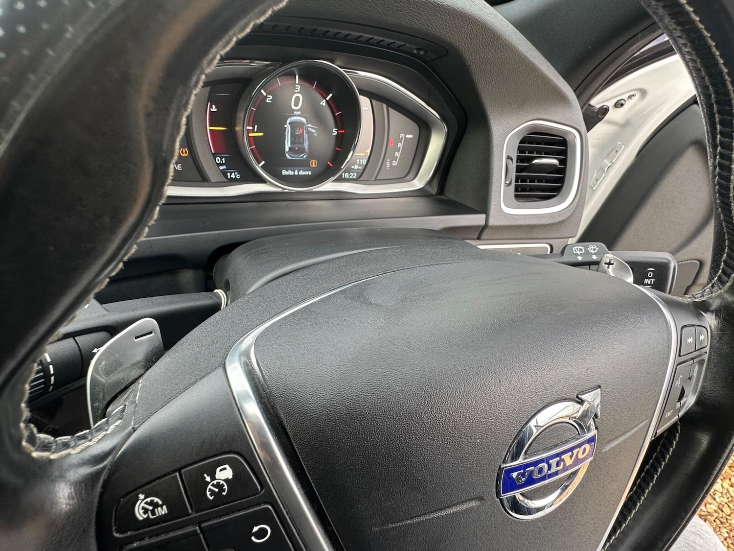 Used Volvo V60 2016 for sale - 76094091: Photo 46