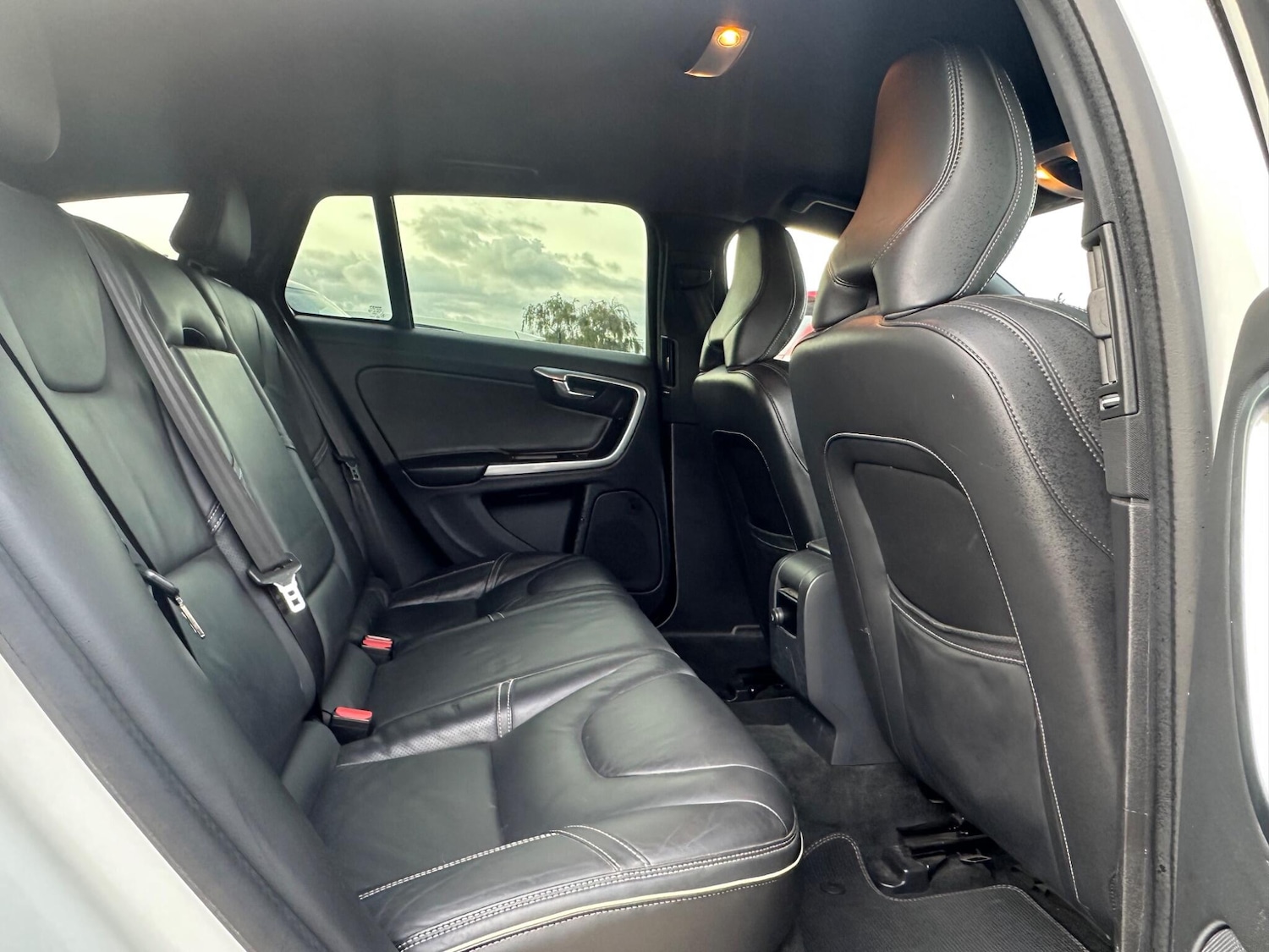 Used Volvo V60 2016 for sale - 76094091: Photo 60