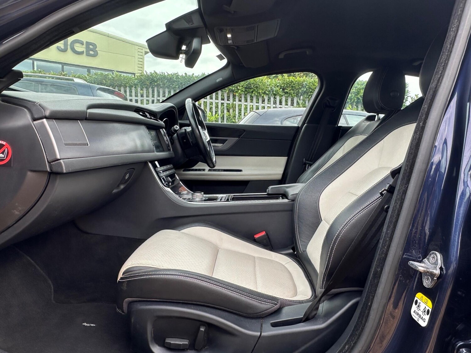 Used Jaguar XF 2016 for sale - 75751666: Photo 29