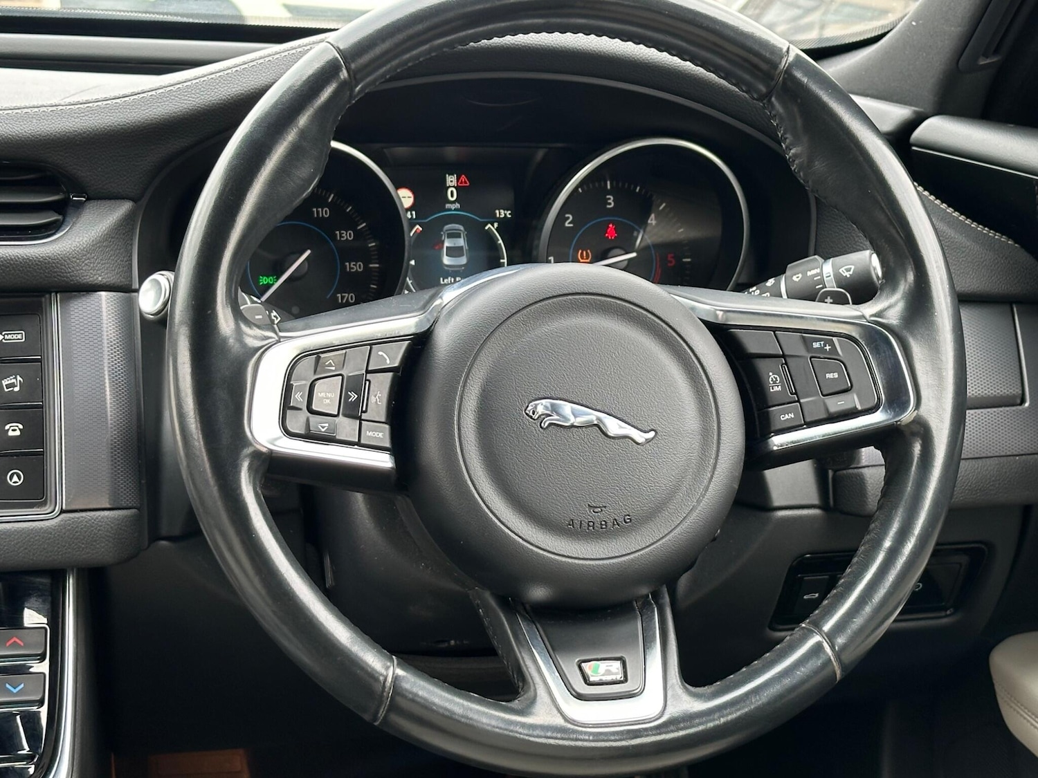 Used Jaguar XF 2016 for sale - 75751666: Photo 36