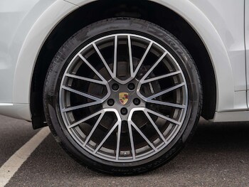 Used Porsche Cayenne 2023 for sale - 77811057: Photo