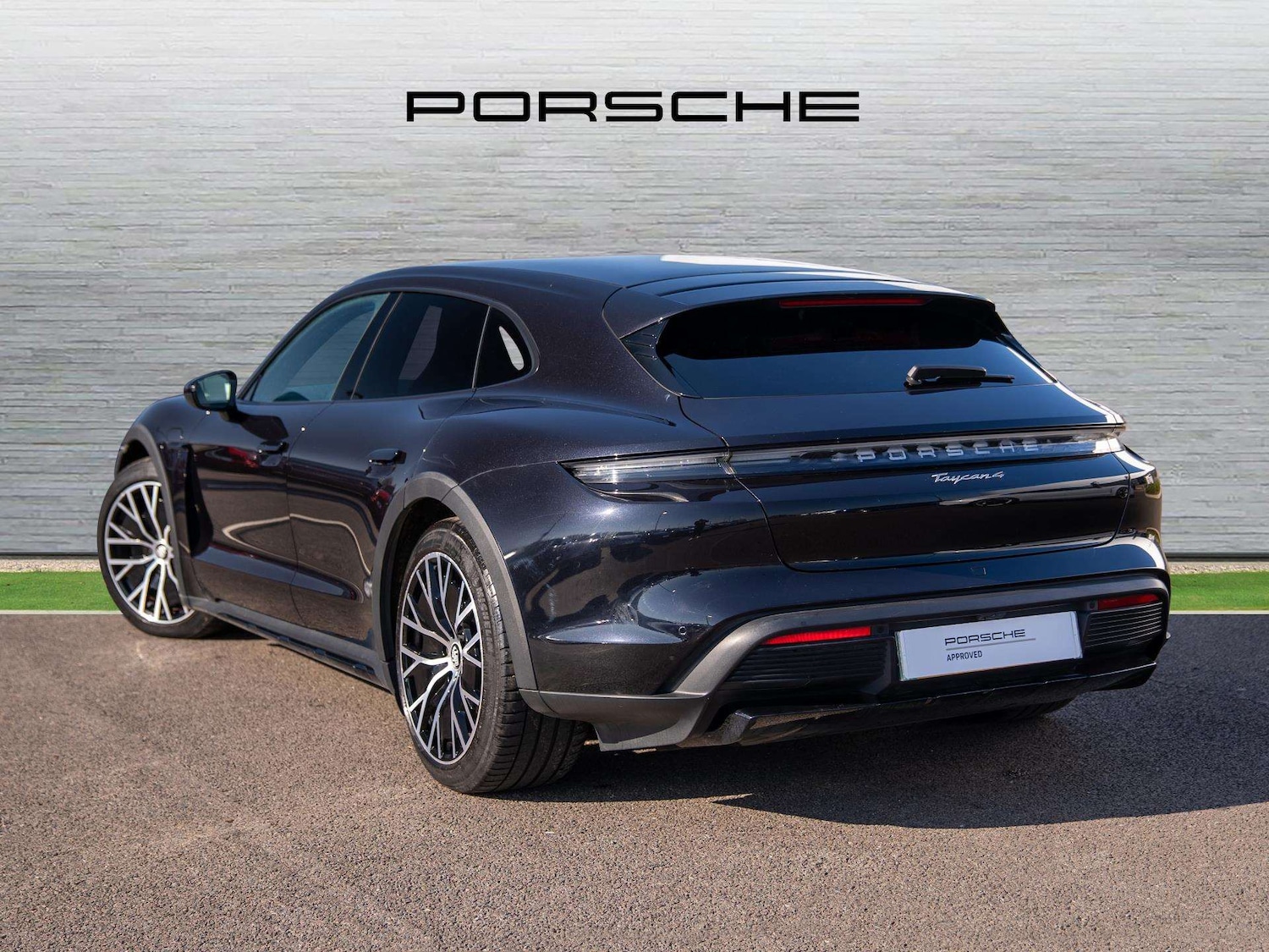 Used Porsche Taycan 2022 for sale - 78023919: Photo 2