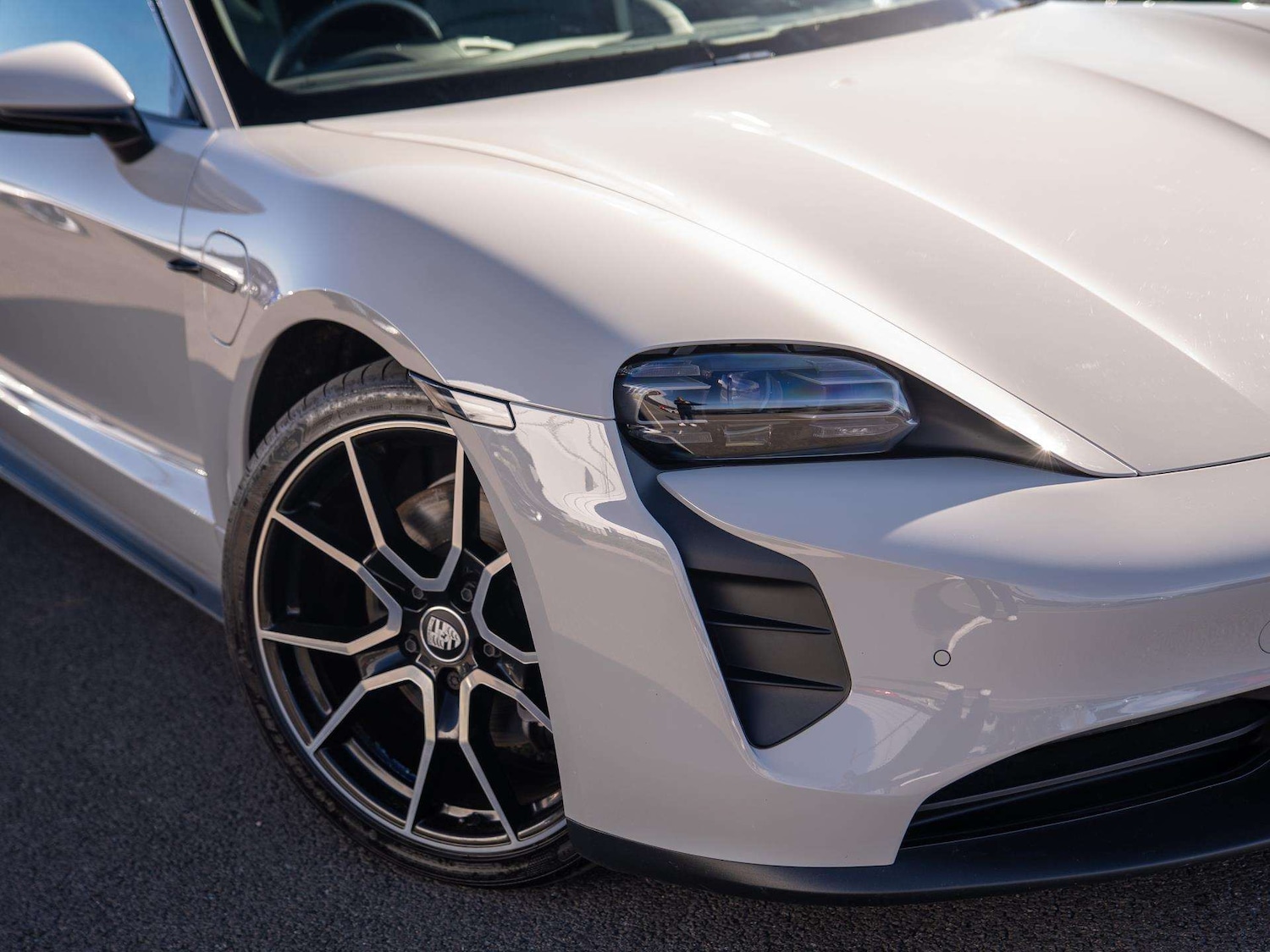 Used Porsche Taycan 2022 for sale - 77942875: Photo 27