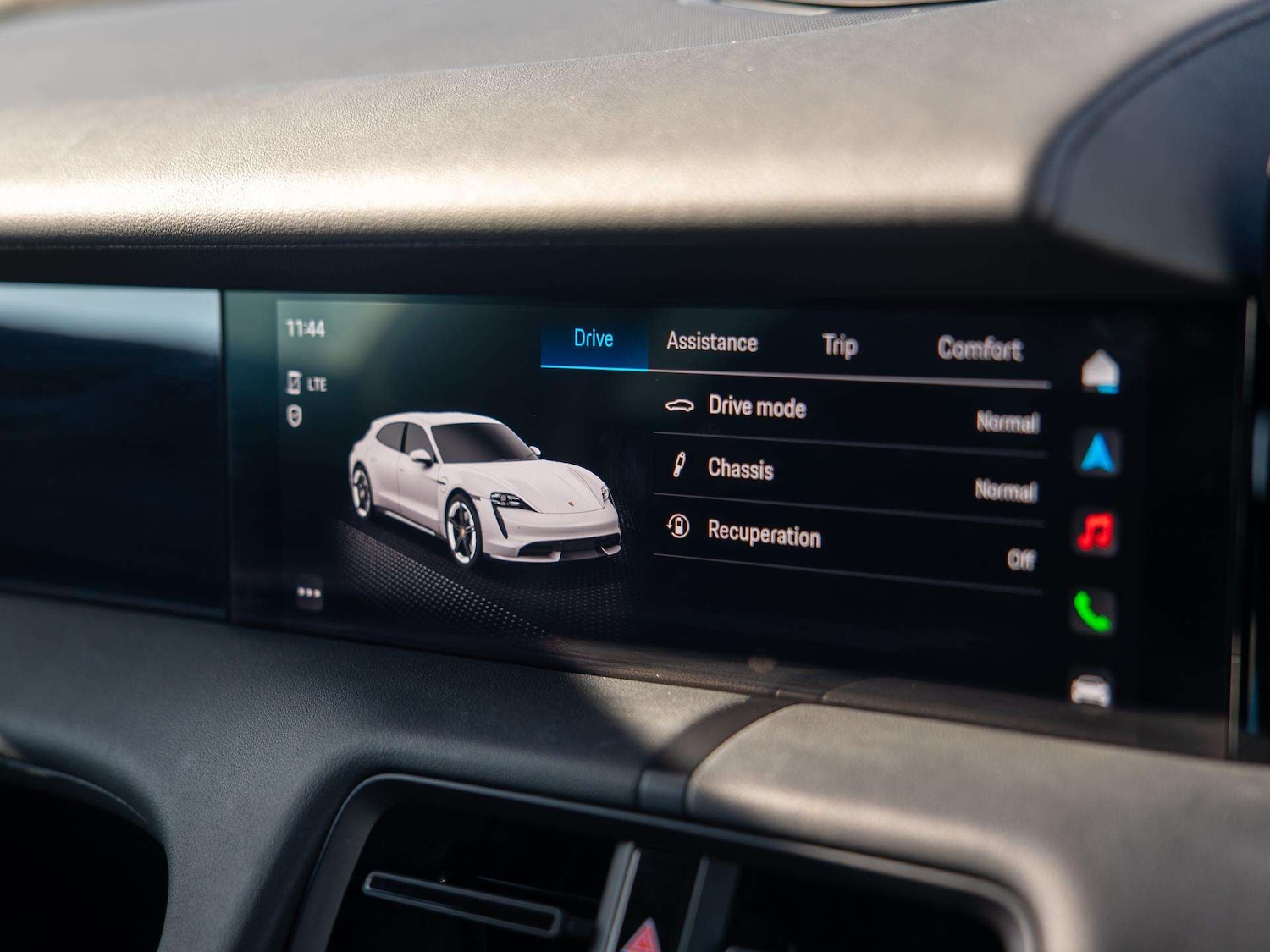 Used Porsche Taycan 2022 for sale - 77942875: Photo 31