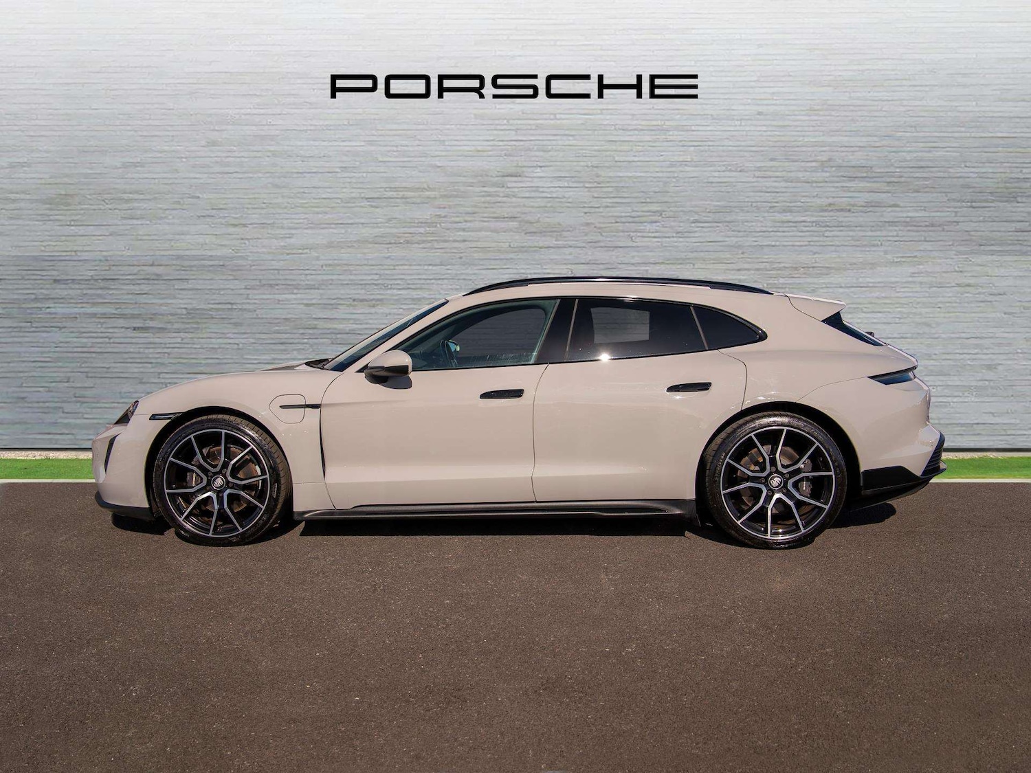 Used Porsche Taycan 2022 for sale - 77942875: Photo 5