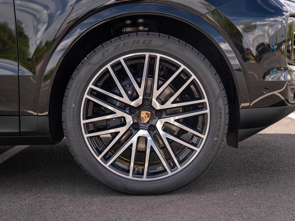 Used Porsche Cayenne 2025 for sale - 75818343: Photo 4
