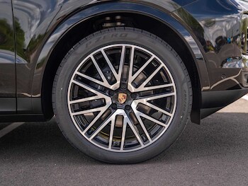 Used Porsche Cayenne 2025 for sale - 75818343: Photo