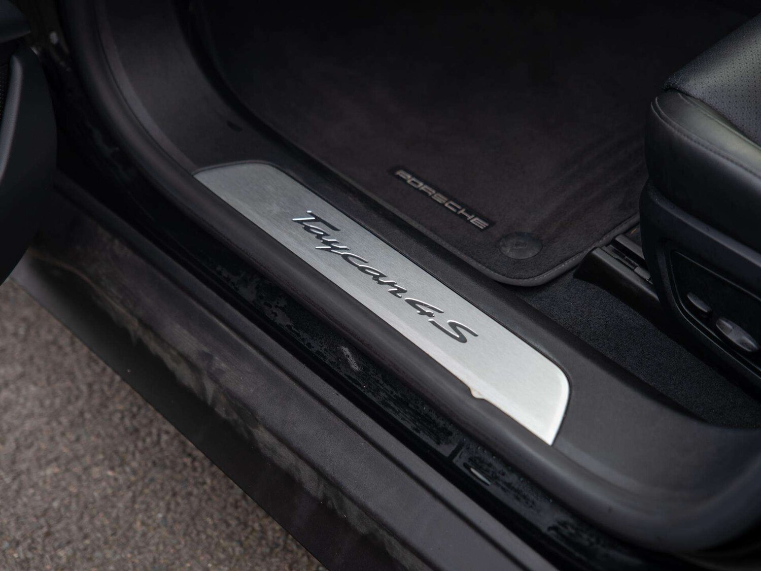 Used Porsche Taycan for sale - 77960951: Photo 31