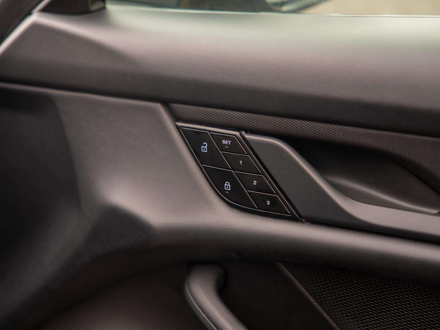 Used Porsche Taycan for sale - 77960951: Photo 34