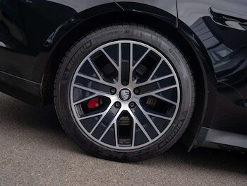 Used Porsche Taycan 2020 for sale - 77960951: Photo