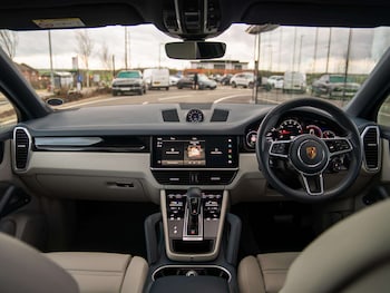 Used Porsche Cayenne 2023 for sale - 77787200: Photo