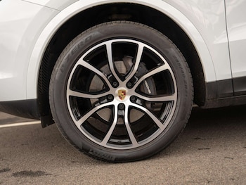 Used Porsche Cayenne 2023 for sale - 77787200: Photo