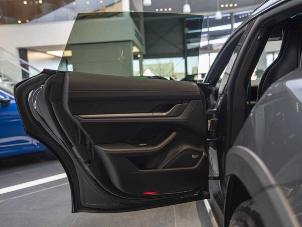 Used Porsche Taycan 2025 for sale - 75845729: Photo 31