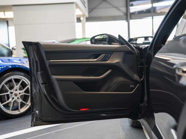 Used Porsche Taycan 2025 for sale - 75845729: Photo 32
