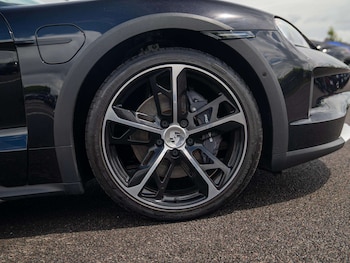 Used Porsche Taycan 2025 for sale - 78960852: Photo