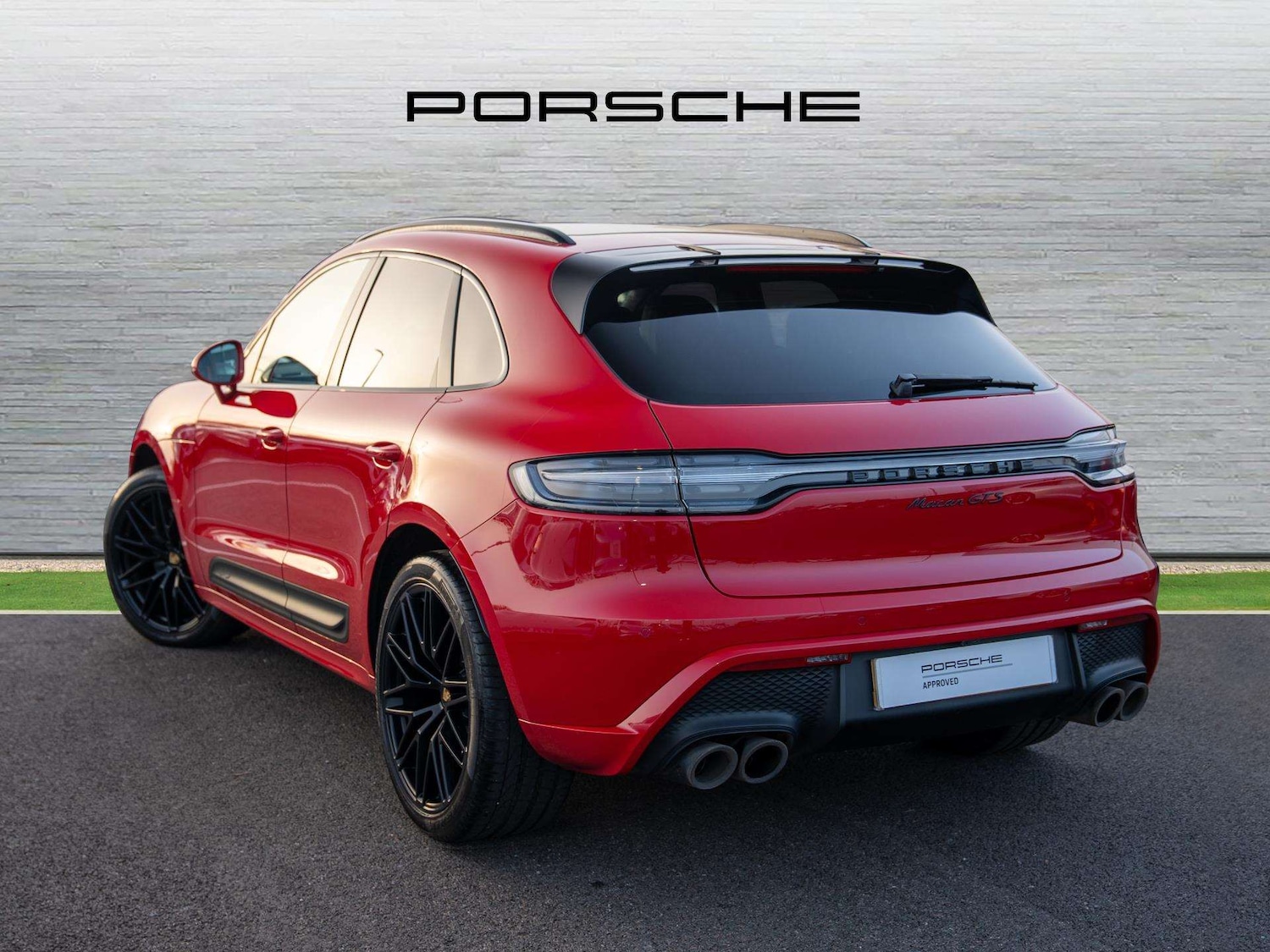Used Porsche Macan 2023 for sale - 77810760: Photo 2