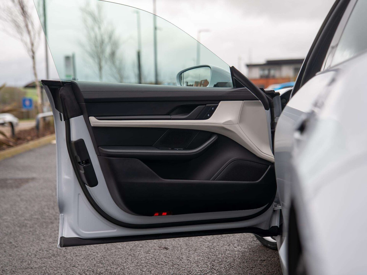 Used Porsche Taycan 2022 for sale - 77526870: Photo 35