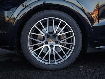 Used Porsche Cayenne 2021 for sale - 77032241: Photo