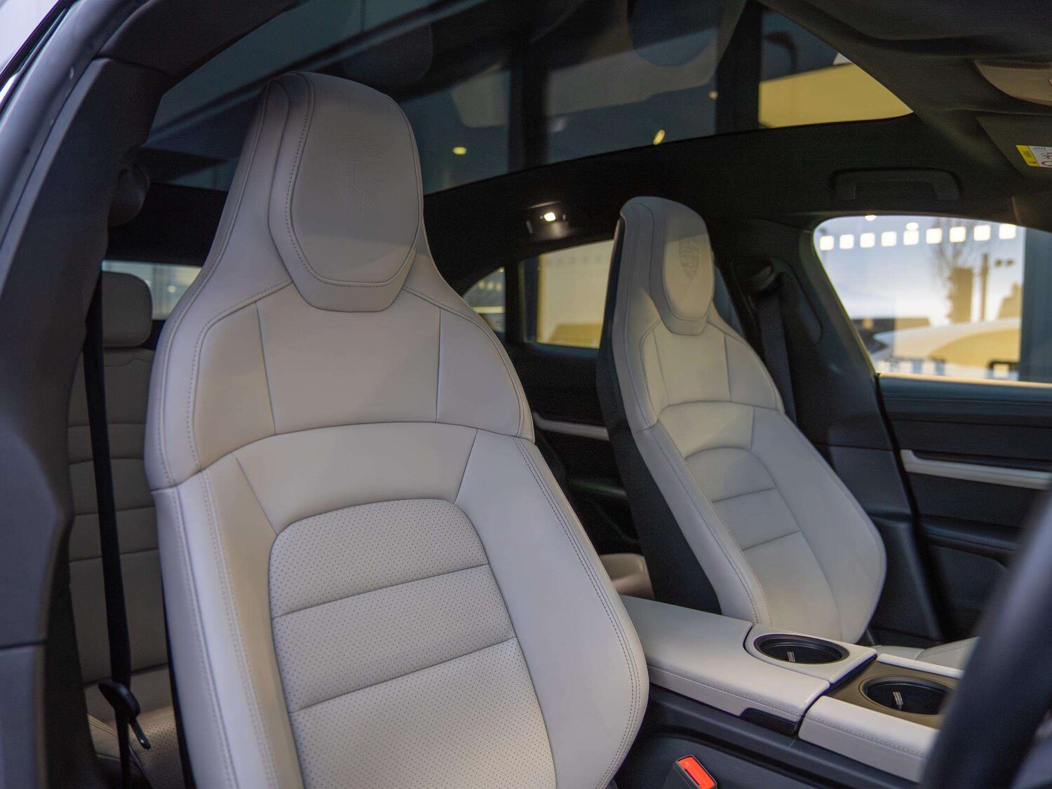 Used Porsche Taycan 2024 for sale - 77361319: Photo 10