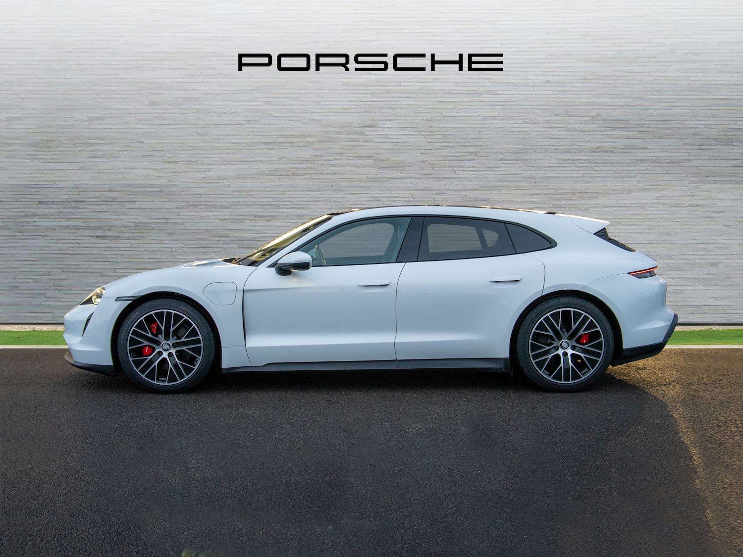 Used Porsche Taycan 2024 for sale - 77361319: Photo 5