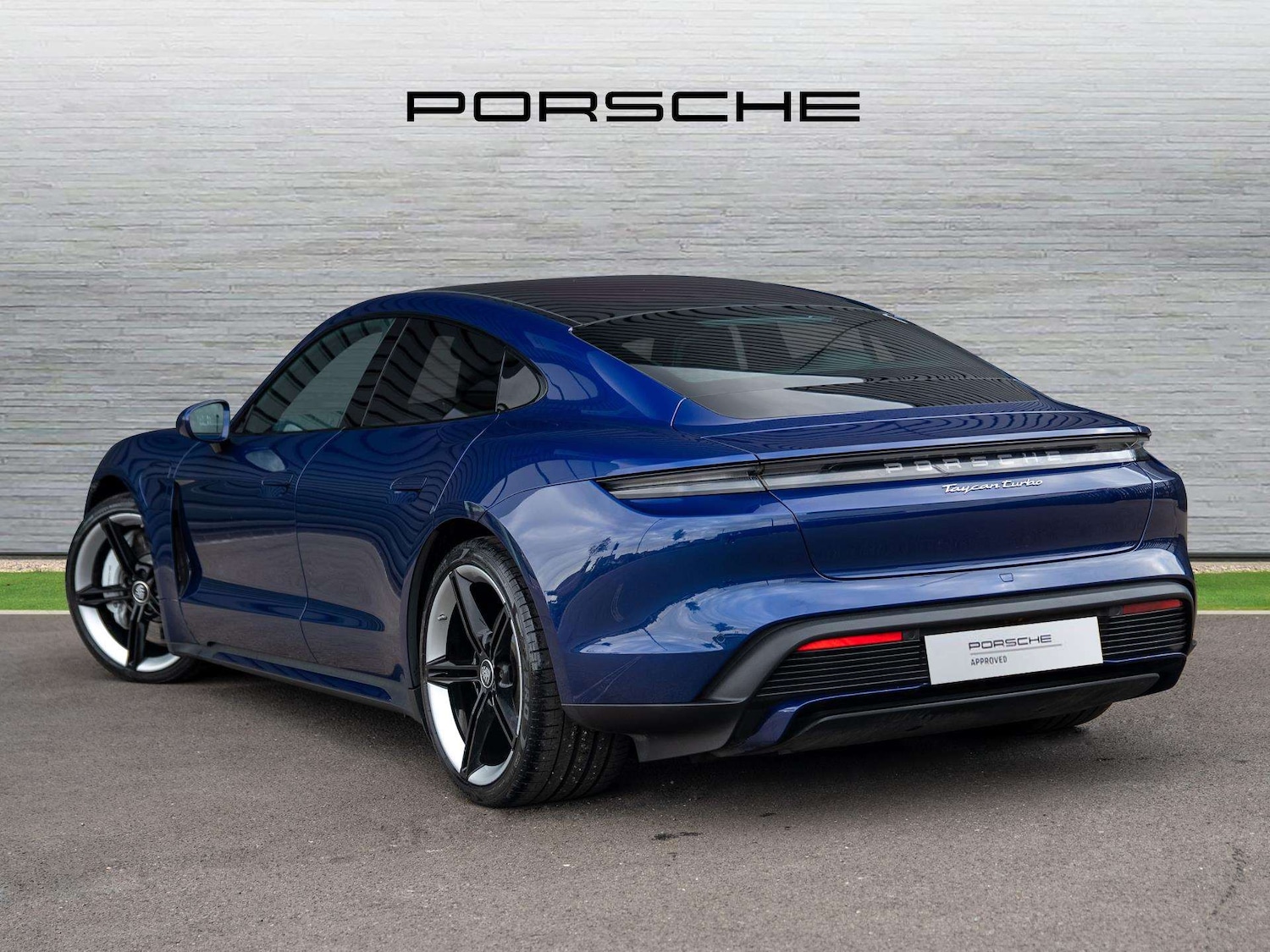 Used Porsche Taycan 2021 for sale - 76113386: Photo 2