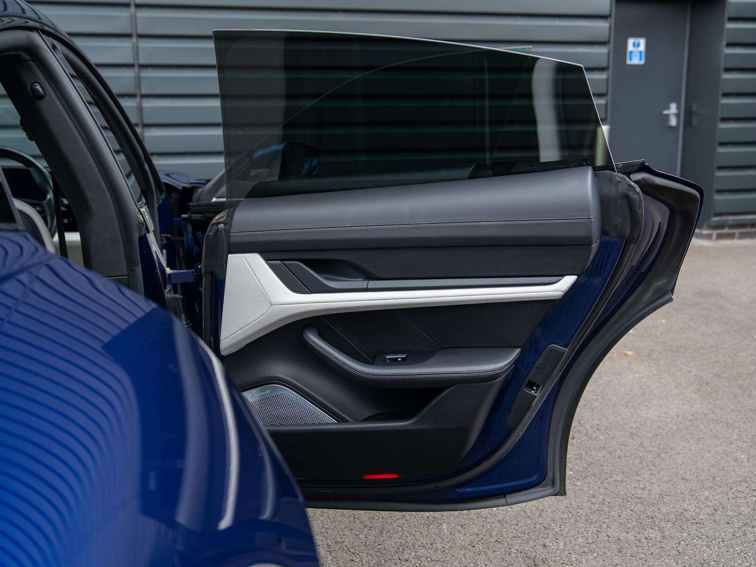 Used Porsche Taycan 2021 for sale - 76113386: Photo 23