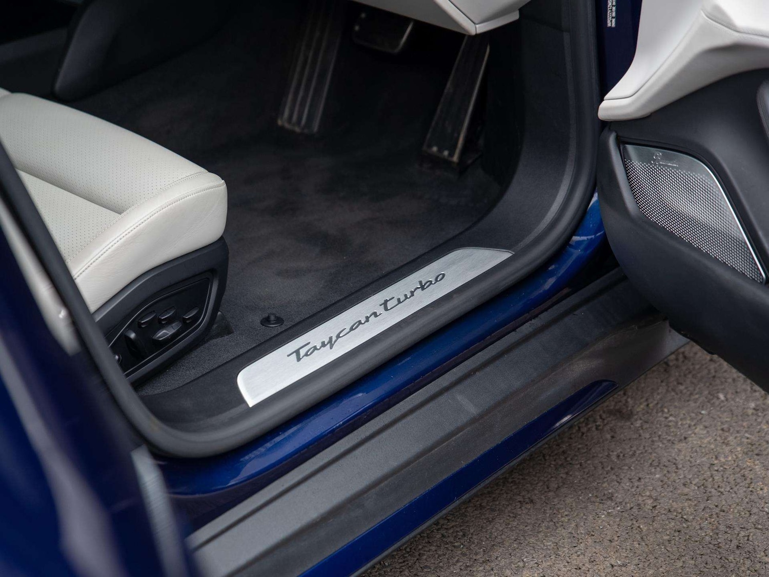 Used Porsche Taycan 2021 for sale - 76113386: Photo 24