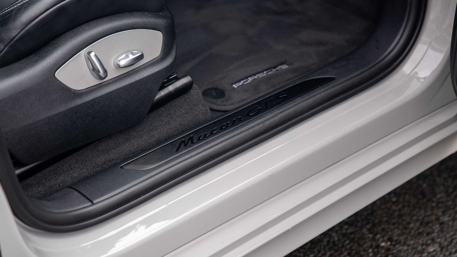 Used Porsche Macan 2023 for sale - 76553140: Photo 32