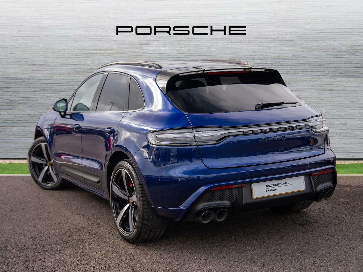 Used Porsche Macan 2024 for sale - 78118688: Photo 2