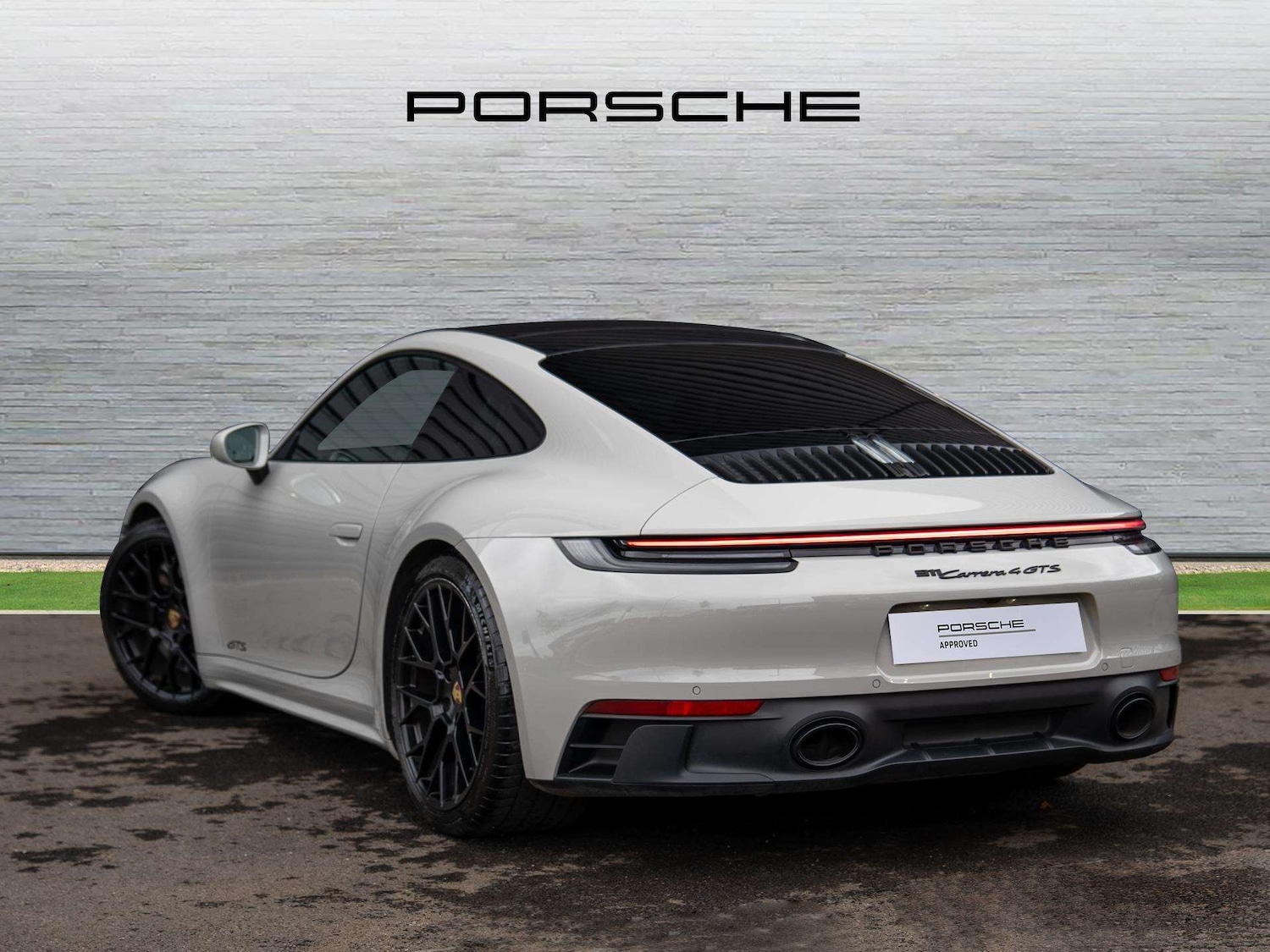 Used Porsche 911 2023 for sale - 76170122: Photo 2