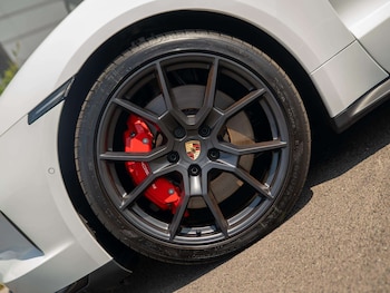 Used Porsche Taycan 2026 for sale - 79319610: Photo