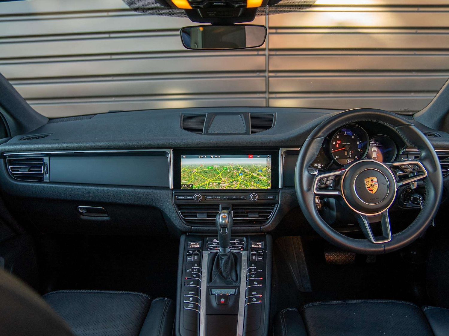 Used Porsche Macan 2021 for sale - 77282003: Photo 2