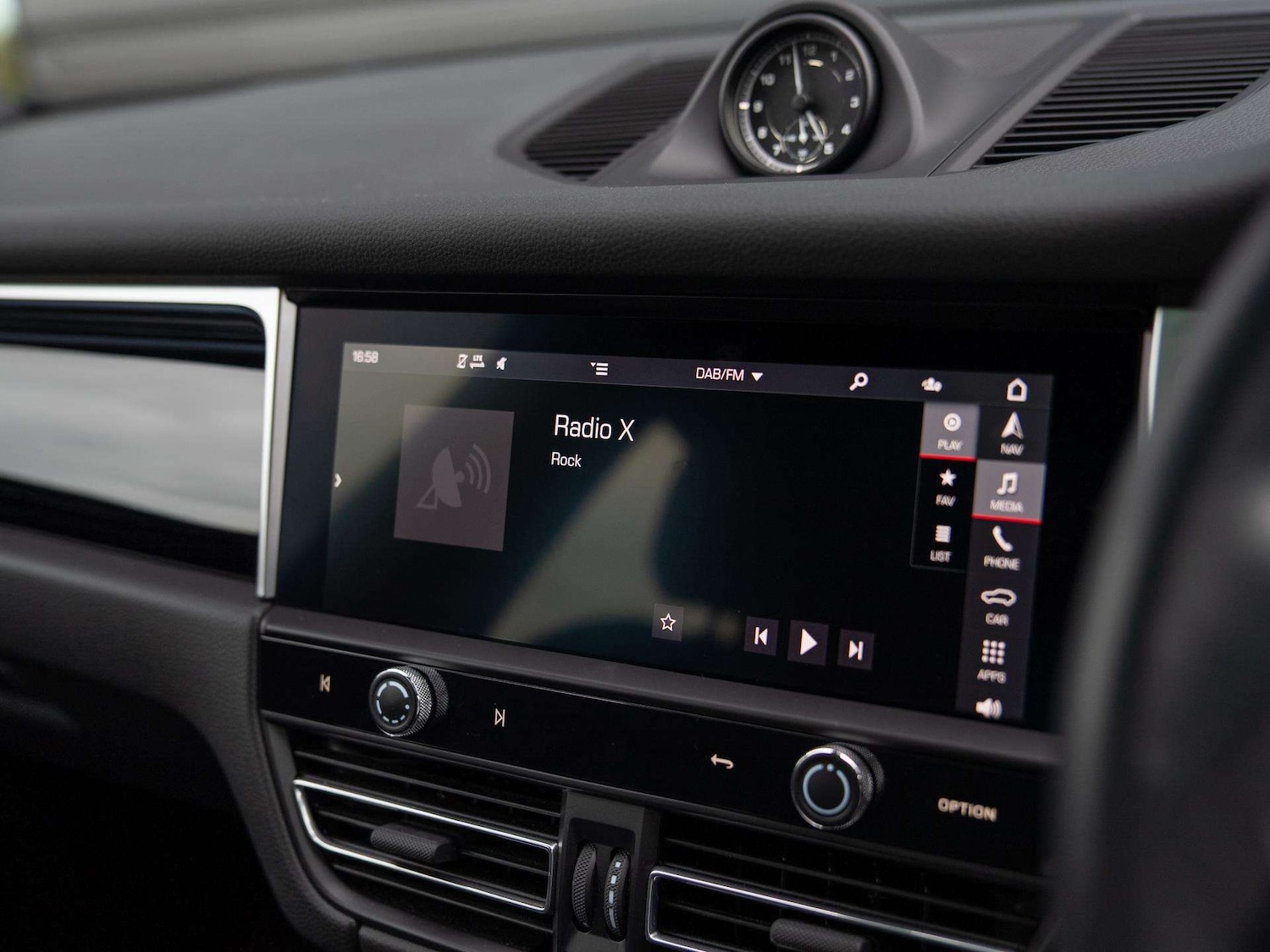 Used Porsche Macan 2022 for sale - 76475879: Photo 15