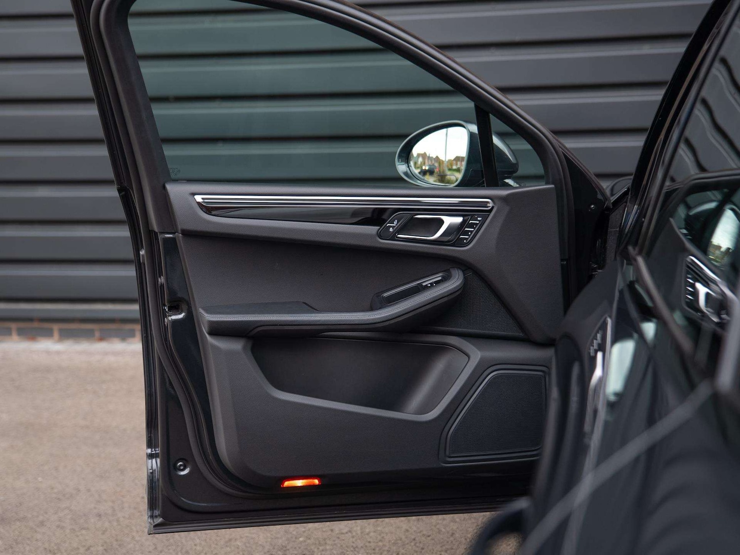 Used Porsche Macan 2022 for sale - 76475879: Photo 31