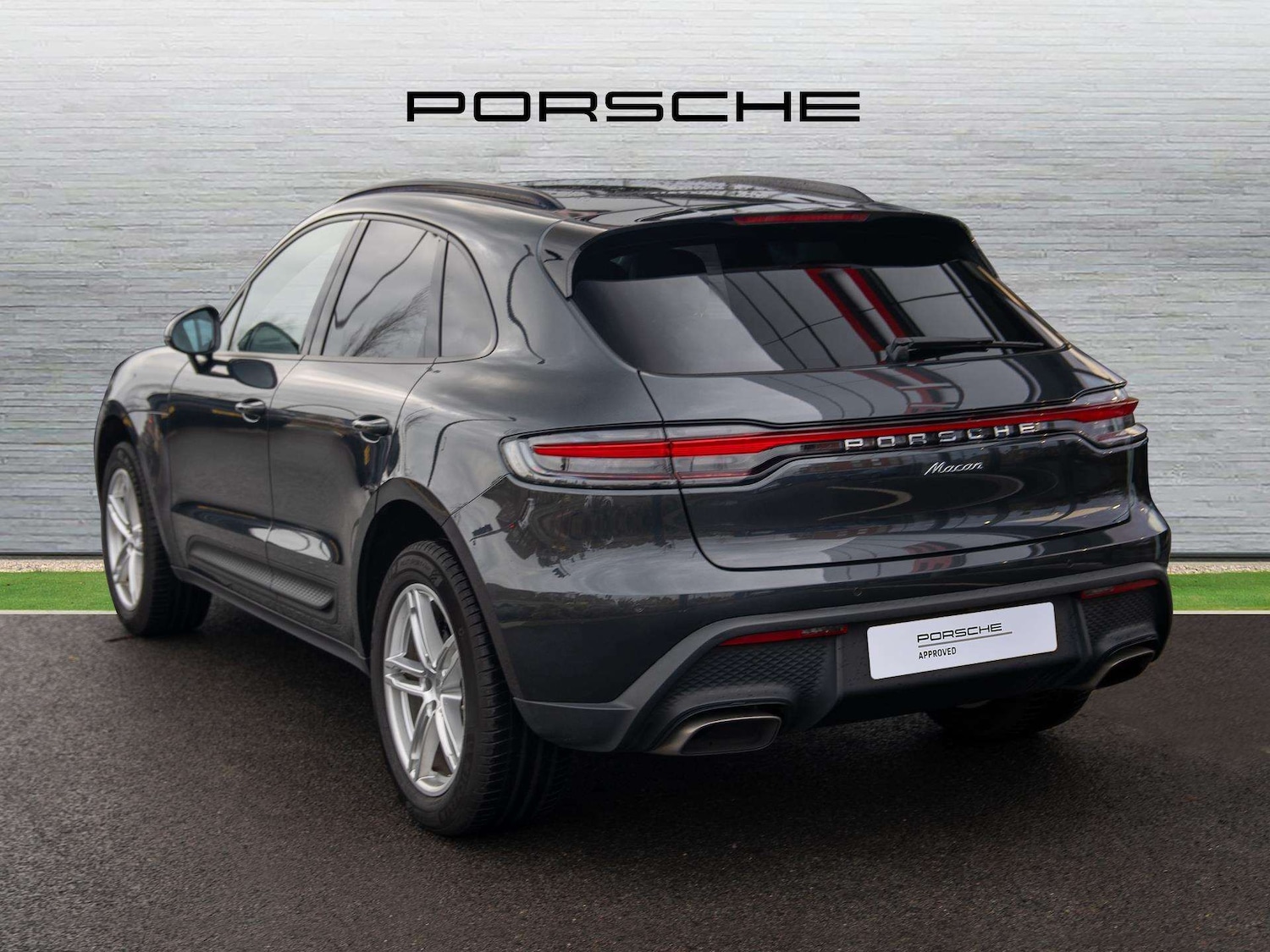 Used Porsche Macan 2024 for sale - 76978854: Photo 2