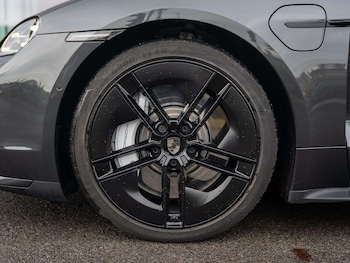 Used Porsche Taycan 2025 for sale - 76978888: Photo