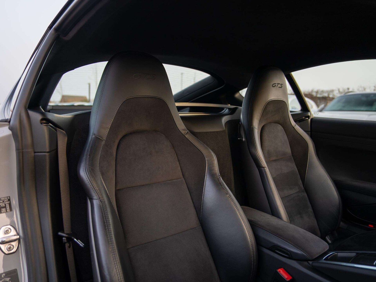 Used Porsche Cayman 2019 for sale - 77810979: Photo 11